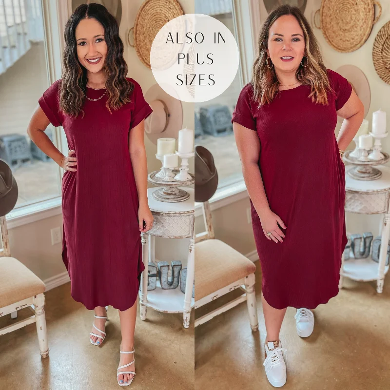 Last Chance Size Small, Medium & XL | Chill Looks Short Sleeve Ribbed Midi Dress in Maroon