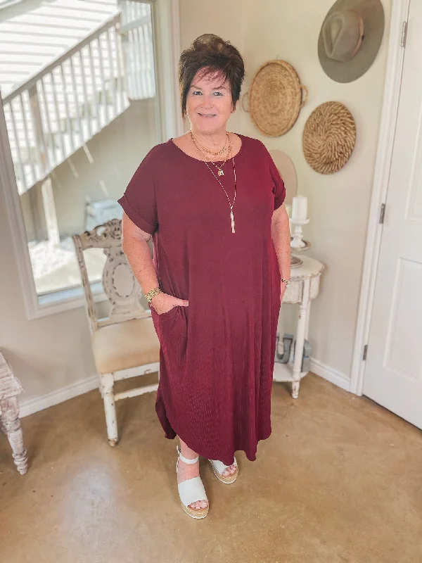 Last Chance Size Small, Medium & XL | Chill Looks Short Sleeve Ribbed Midi Dress in Maroon