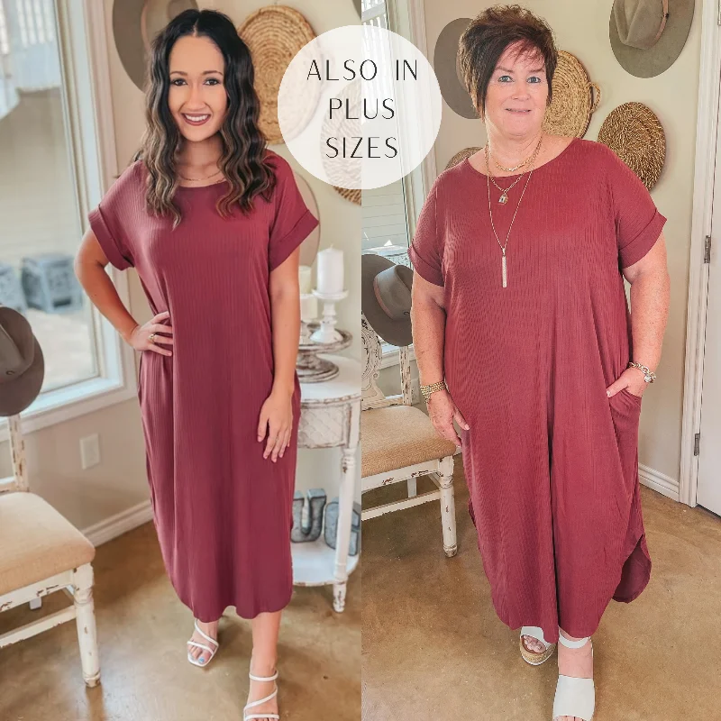 Last Chance Size Medium, XL & 1XL | Chill Looks Short Sleeve Ribbed Midi Dress in Marsala