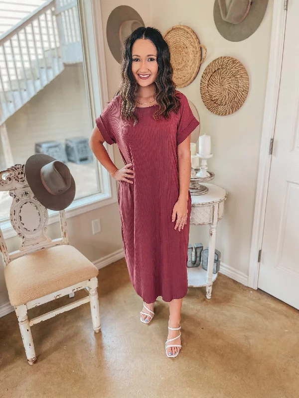 Last Chance Size Medium, XL & 1XL | Chill Looks Short Sleeve Ribbed Midi Dress in Marsala