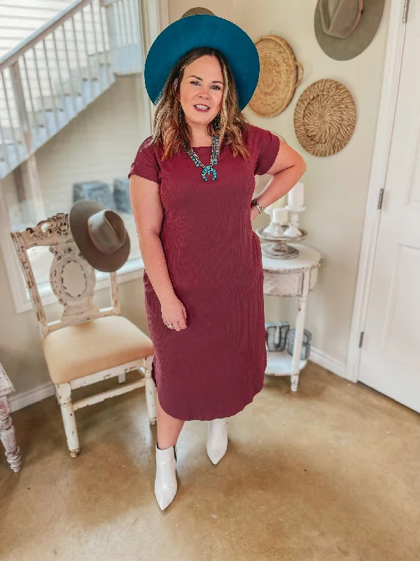 Last Chance Size Medium, XL & 1XL | Chill Looks Short Sleeve Ribbed Midi Dress in Marsala