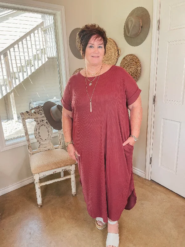 Last Chance Size Medium, XL & 1XL | Chill Looks Short Sleeve Ribbed Midi Dress in Marsala