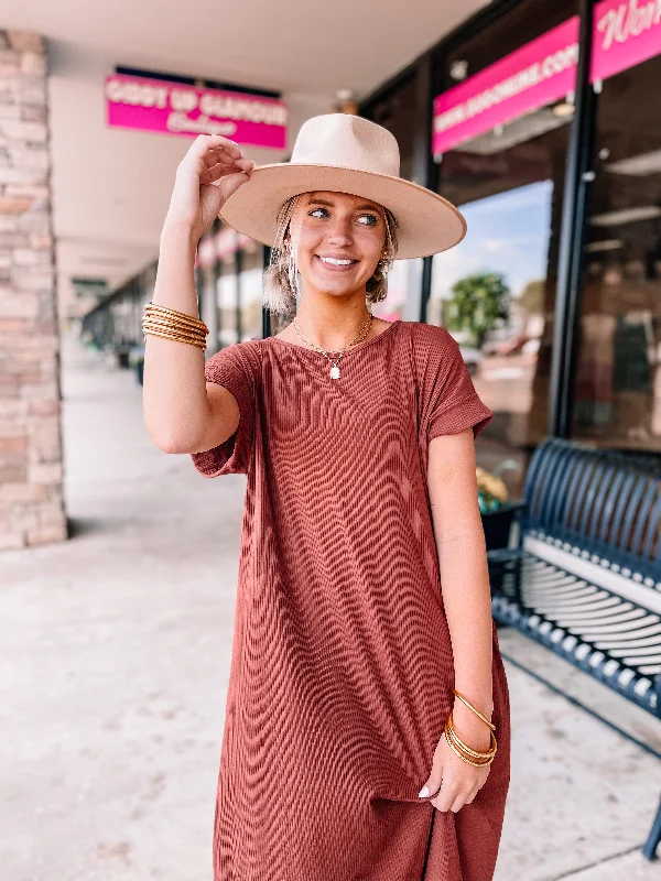 Chill Looks Short Sleeve Thin Ribbed Midi Dress in Cinnamon Red