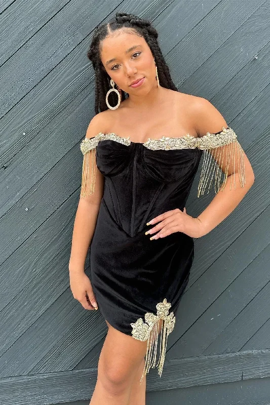 off-the-shoulder-black-corset-beaded-velvet-short-homecoming-dress